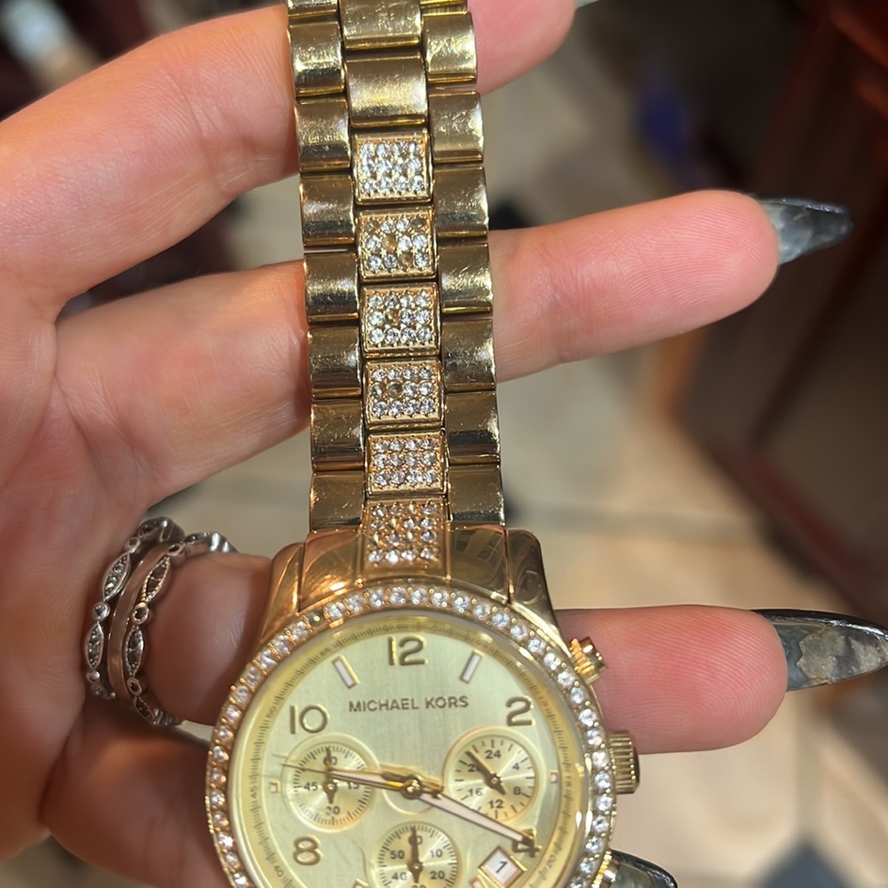 THEEE Large face round women’s Michael kors watches - Picture 12 of 13